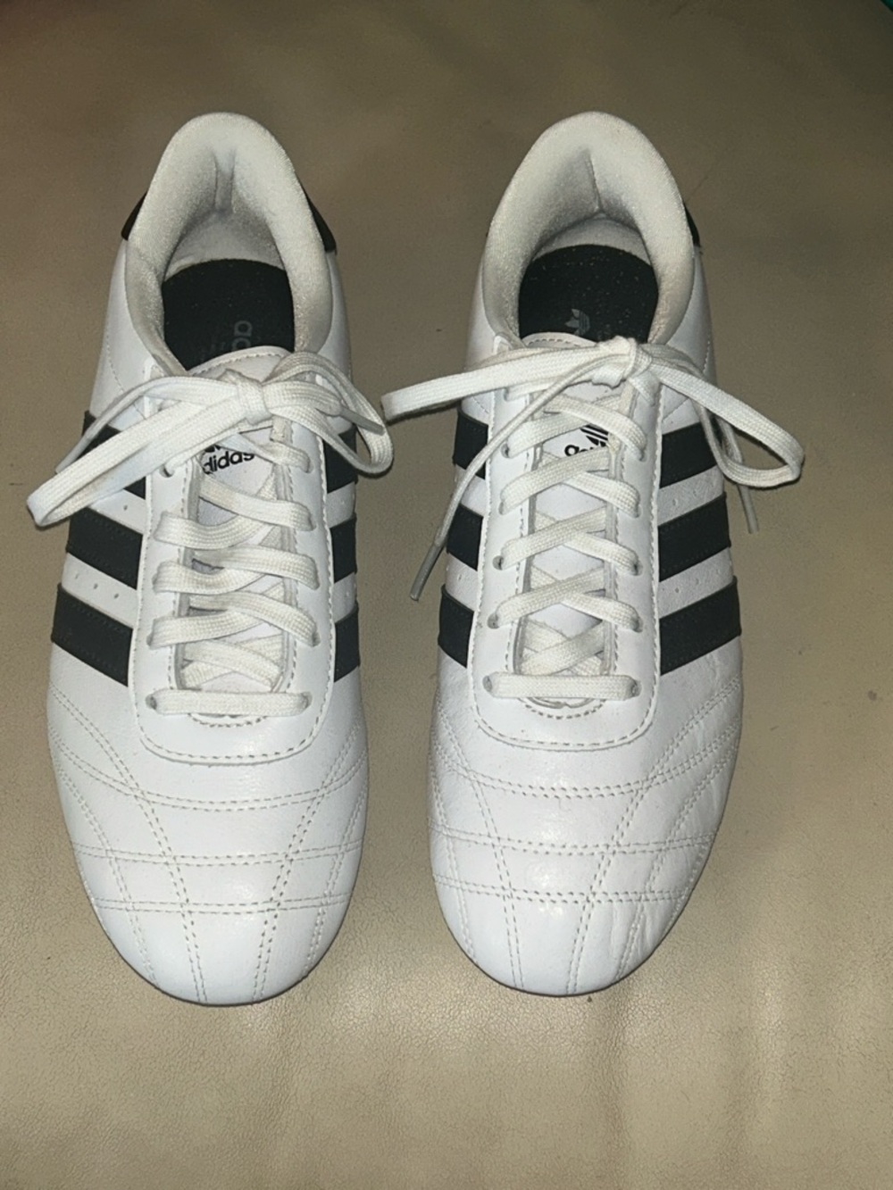 “REASONABLE OFFERS” NEW “ADIDAS” White and Black Low-Top Casual Sneakers 👟 - Picture 2 of 5